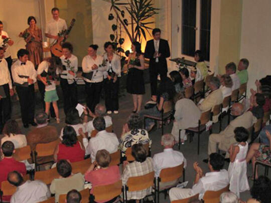 Over 160 guests of German and Armenian descent enthusiastica